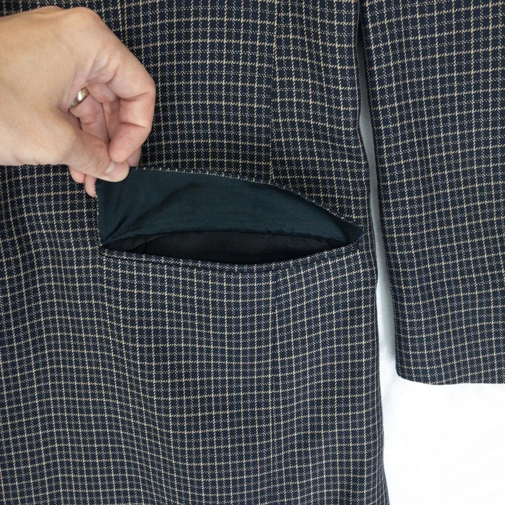 Burberrys Blazer Mens Size 48L Navy Blue Check Pattern Two Button Sport Coat